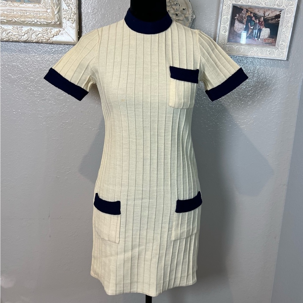 Vintage 1960’s Ribbed Knit Dress with Navy Trim - Picture 2 of 10